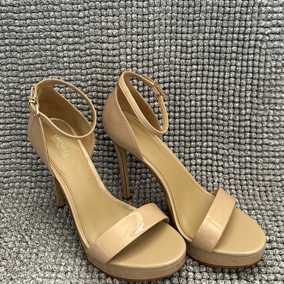 Michael Kors Shoes - Like new Michael Kors nude pump
